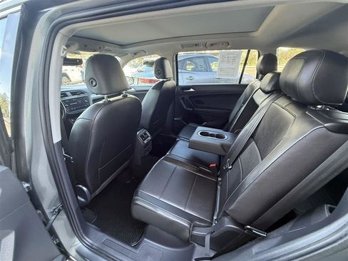 Used 2018 Volkswagen Tiguan SEL AWD/4WD image 24