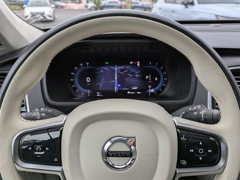 Certified 2025 Volvo XC90 B6 Ultra w/ Lounge Package image 39