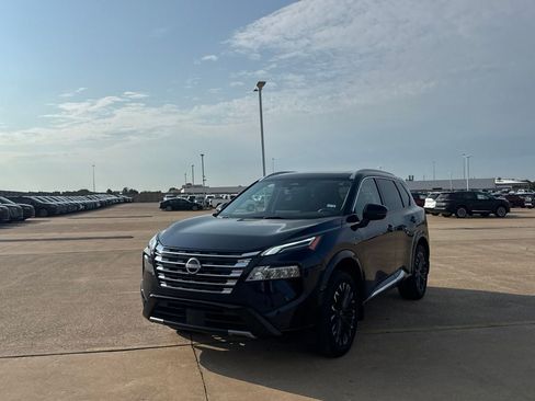 Used 2024 Nissan Rogue Platinum FWD image 8