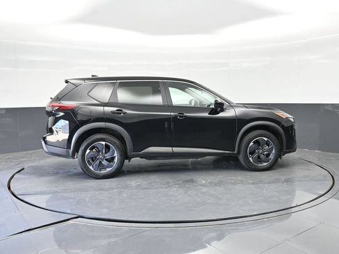 Used 2024 Nissan Rogue SV FWD image 11