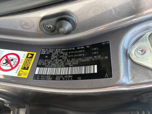 Used 2019 Toyota Highlander XLE AWD/4WD image 25