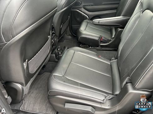 Certified 2025 Jeep Grand Cherokee L Limited w/ Luxury Tech Group II AWD/4WD image 16
