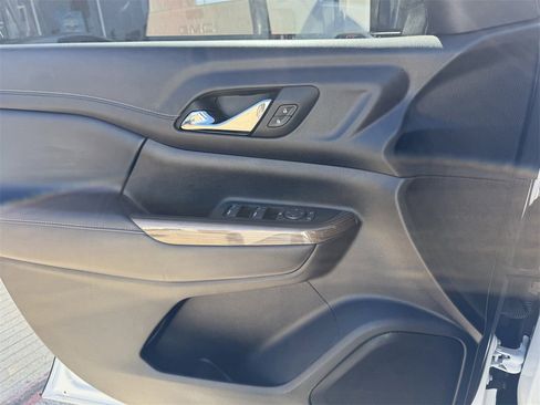 Used 2023 GMC Acadia SLE image 16