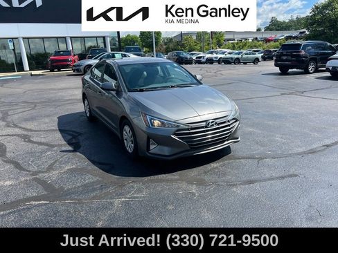 Used 2019 Hyundai Elantra SE w/ Cargo Package FWD image 3