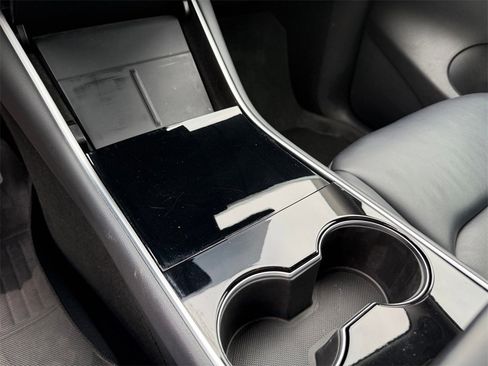 Used 2021 Tesla Model Y Long Range image 17