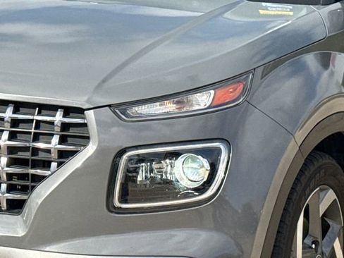 Used 2020 Hyundai Venue SEL w/ Convenience + Premium Package image 5
