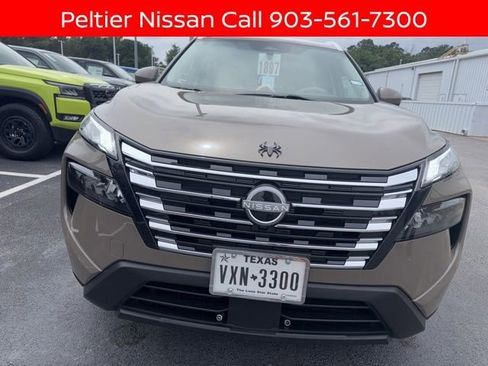 Certified 2024 Nissan Rogue SV w/ SV Premium Package FWD image 8