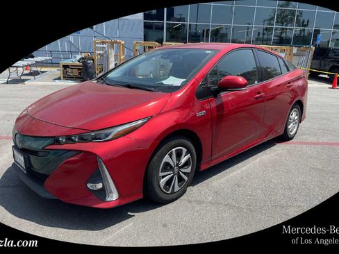Used 2017 Toyota Prius Prime Advanced w/ Preferred Accessory Package FWD image 1