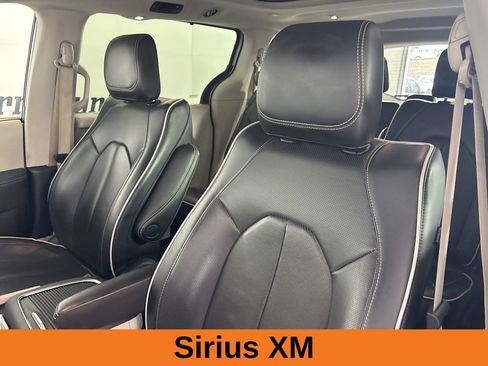 Used 2024 Chrysler Pacifica Limited FWD image 15