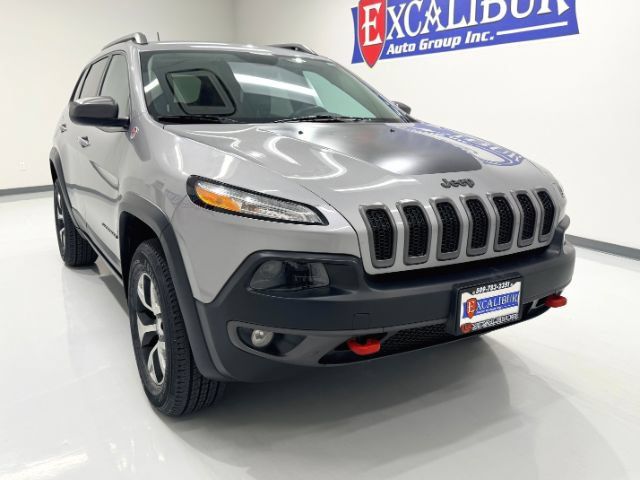 Used 2015 Jeep Cherokee Trailhawk w/ Comfort/Convenience Group AWD/4WD image 2