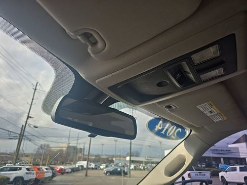 Used 2014 RAM 1500 Classic SLT image 17