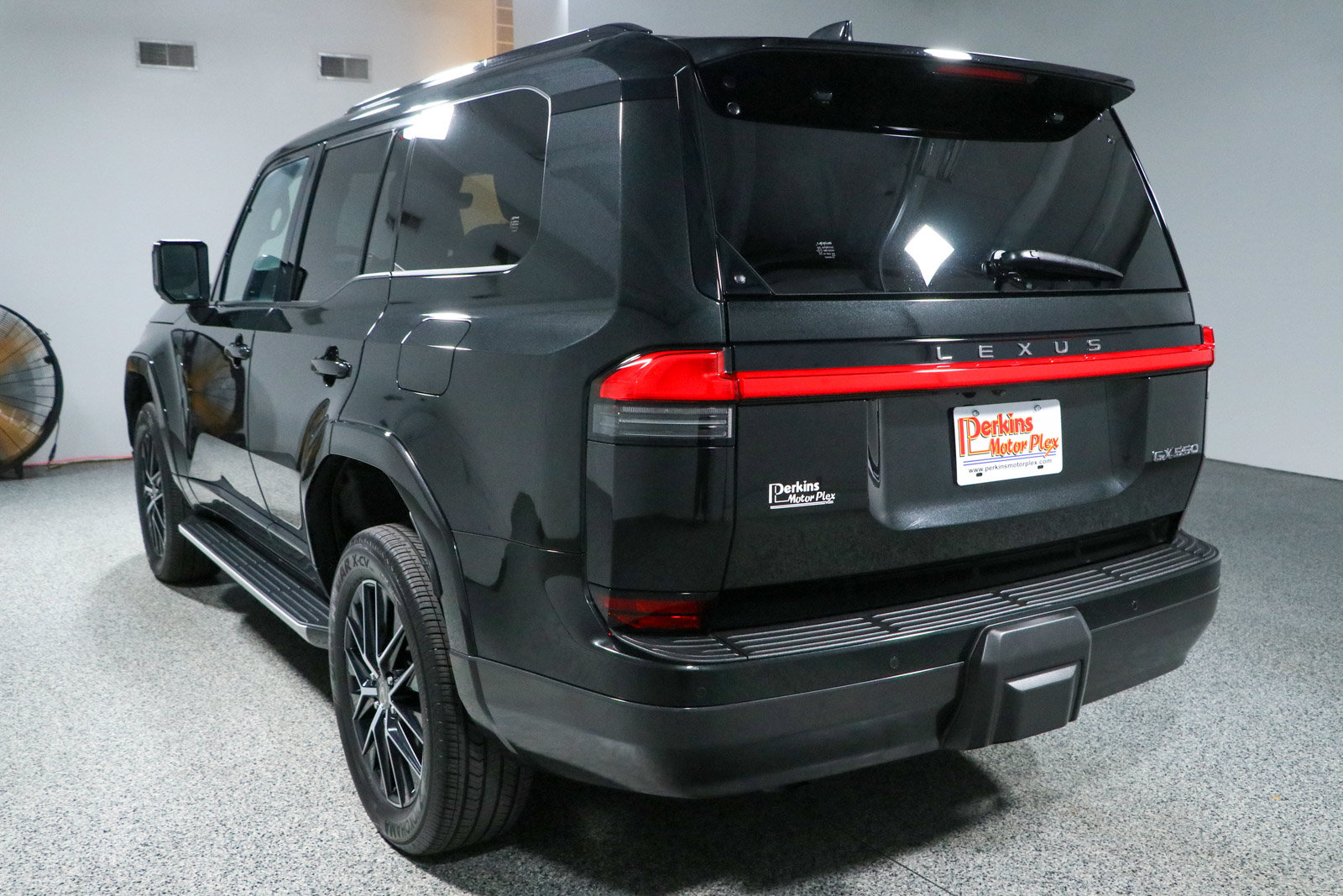 Used 2025 Lexus GX 550 w/ Accessory Package (2T) AWD/4WD image 9