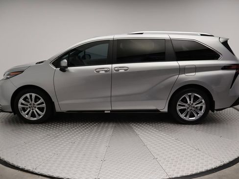 Certified 2024 Toyota Sienna Platinum FWD image 12