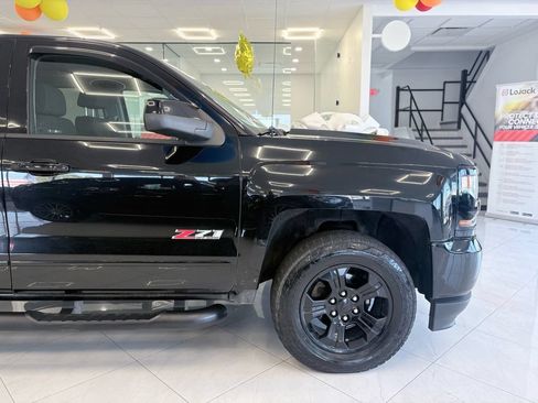 Used 2017 Chevrolet Silverado 1500 LT w/ Midnight Edition AWD/4WD image 9
