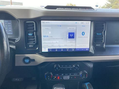 Used 2022 Ford Bronco Wildtrak image 9