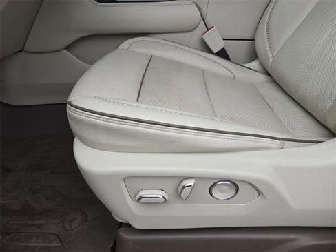 Used 2021 GMC Yukon Denali w/ Denali Premium Package image 25