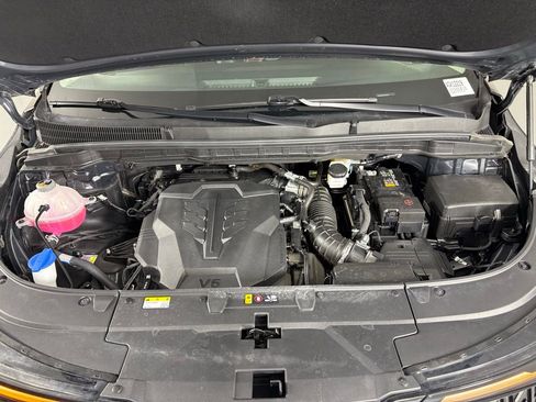 Used 2025 Kia Carnival image 44