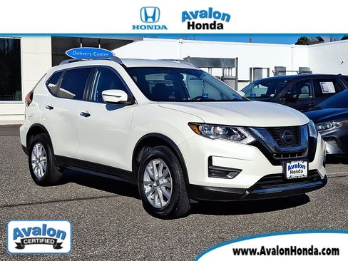 Used 2018 Nissan Rogue SV image 1