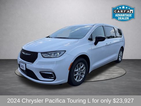 Used 2024 Chrysler Pacifica Touring-L FWD image 7