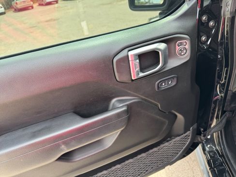 Used 2022 Jeep Gladiator Willys image 11