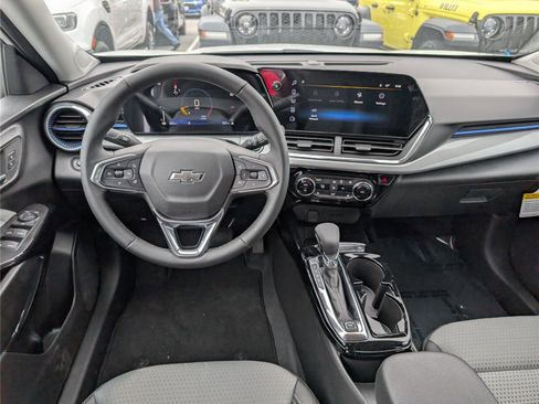 New 2026 Chevrolet Trax LT w/ Driver Confidence Package FWD image 12
