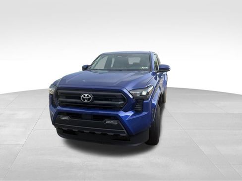 Used 2025 Toyota Tacoma SR5 AWD/4WD image 2