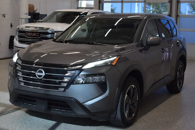 Used 2025 Nissan Rogue SV AWD/4WD image 9