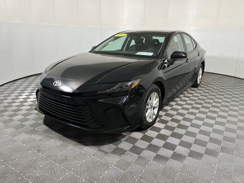 Used 2025 Toyota Camry LE FWD image 4