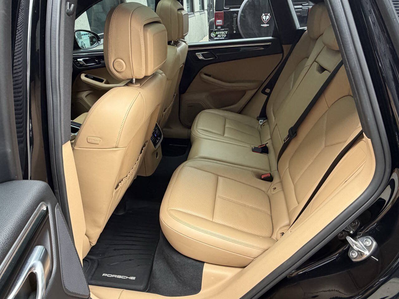 Used 2018 Porsche Macan AWD/4WD image 18
