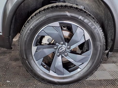 Used 2025 Nissan Rogue SV AWD/4WD image 9