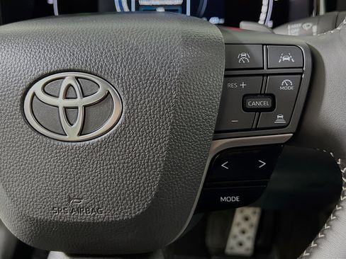 Used 2025 Toyota Camry SE FWD image 20