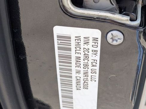 Used 2022 Chrysler Pacifica Touring-L image 26