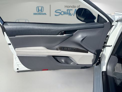 Used 2022 Toyota Camry SE w/ Convenience Package image 19