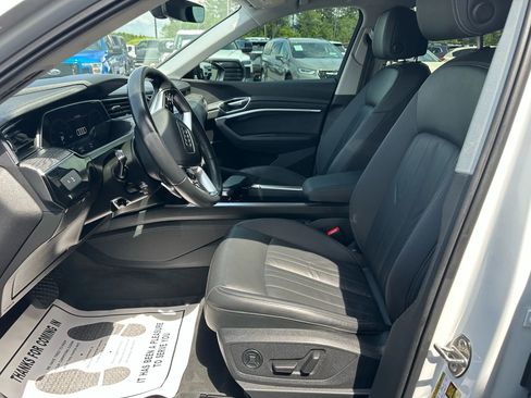 Used 2022 Audi e-tron Premium w/ Convenience Plus Package image 5