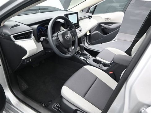 Used 2026 Toyota Corolla LE image 4