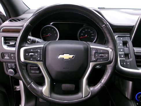 Used 2021 Chevrolet Suburban Premier w/ Premium Package image 8