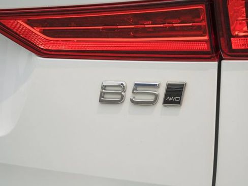 Certified 2024 Volvo XC60 B5 Plus w/ Protection Package Premier AWD/4WD image 9