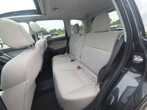 Used 2017 Subaru Forester 2.5i Premium w/ All-Weather Package AWD/4WD image 17