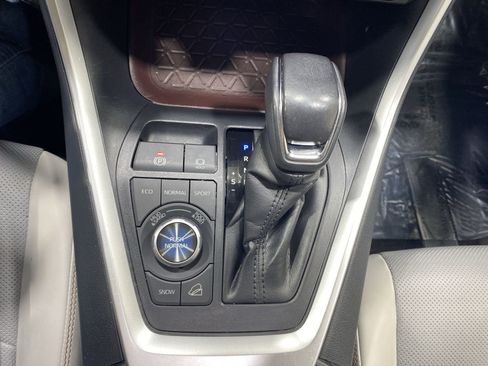 Used 2019 Toyota RAV4 Limited w/ Cold Weather Package AWD/4WD image 20
