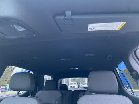Used 2022 Chevrolet Traverse LT FWD image 30
