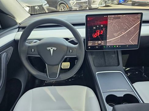 Used 2024 Tesla Model Y Performance image 28