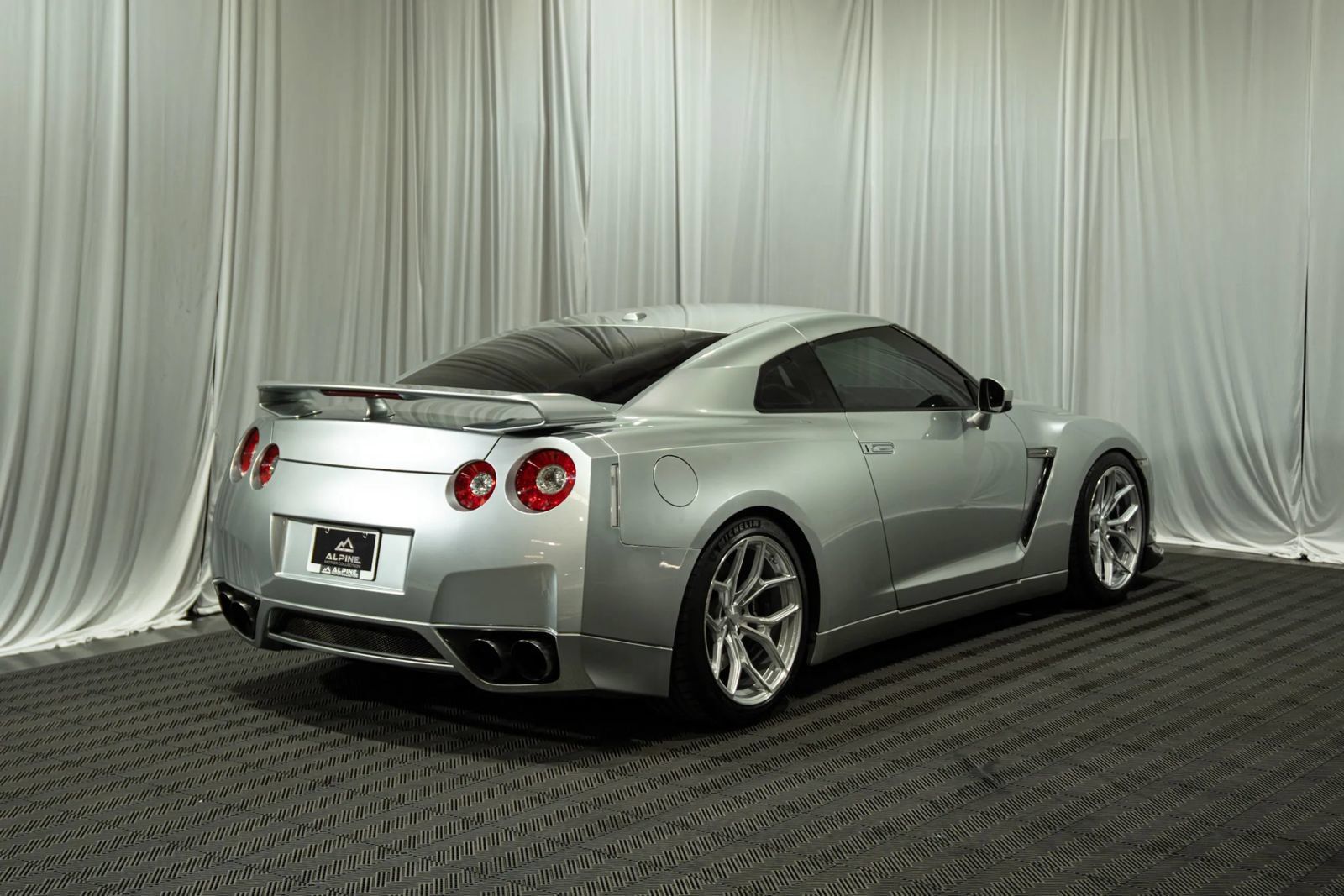 Used 2009 Nissan GT-R Premium AWD/4WD image 4