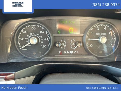 Used 2011 Lincoln Town Car Signature Limited image 18