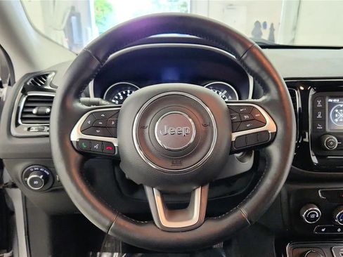 Used 2018 Jeep Compass Latitude AWD/4WD image 31