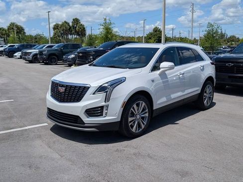 Used 2025 Cadillac XT5 Premium Luxury w/ Technology Package AWD/4WD image 3