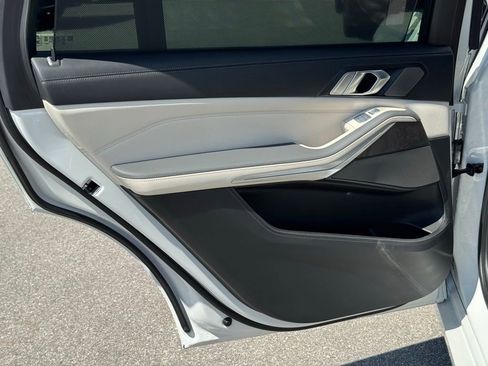 Used 2023 BMW X7 xDrive40i image 24