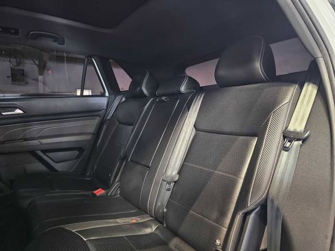 Used 2022 Volkswagen Atlas Cross Sport SEL R-Line AWD/4WD image 19