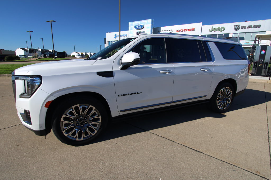 Used 2024 GMC Yukon XL Denali Ultimate AWD/4WD image 22
