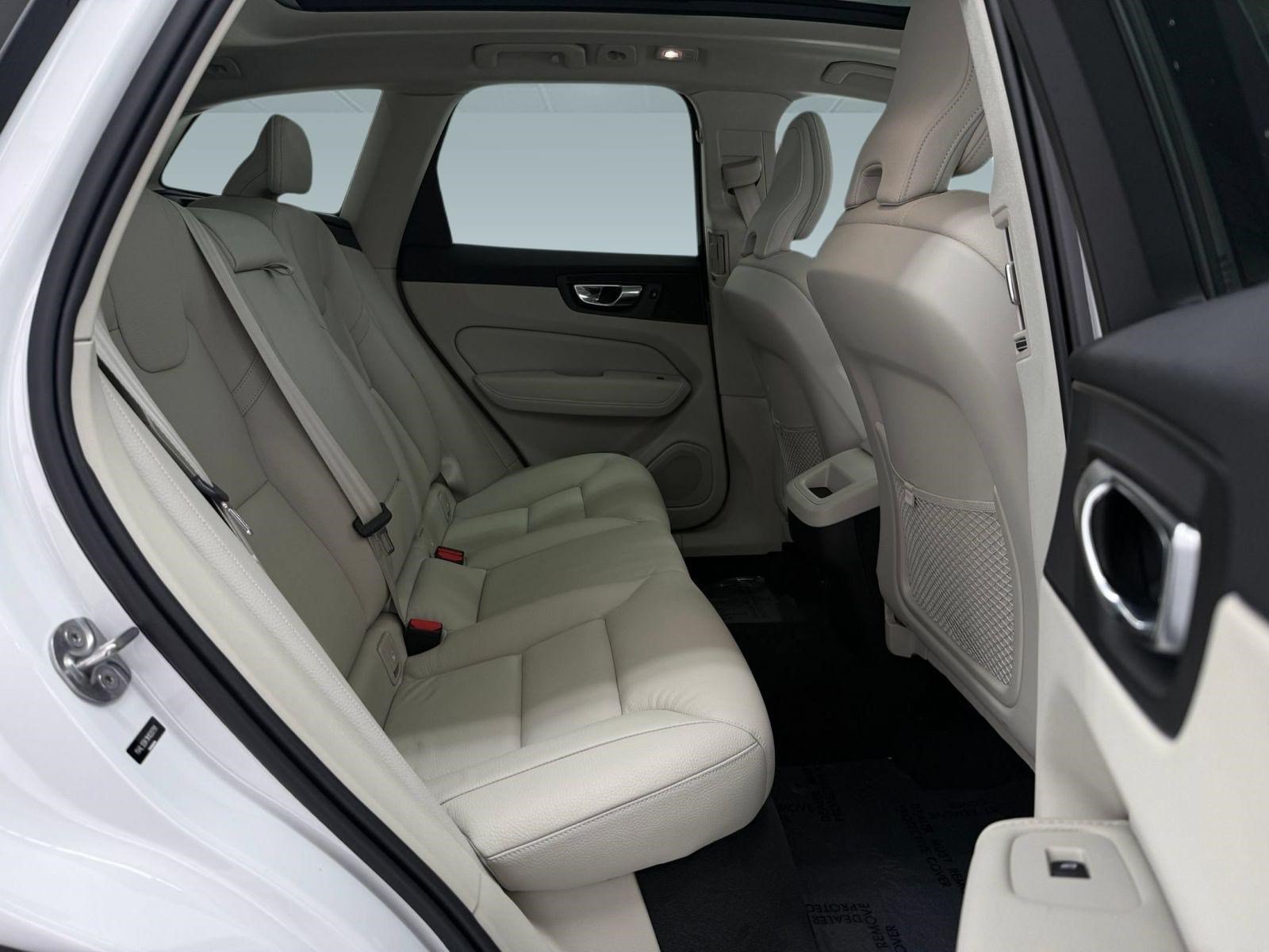 Used 2022 Volvo XC60 B5 Momentum FWD image 29