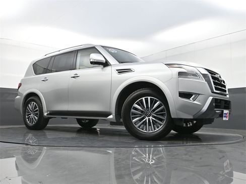 Used 2024 Nissan Armada SL w/ Captain's Chairs Package image 28